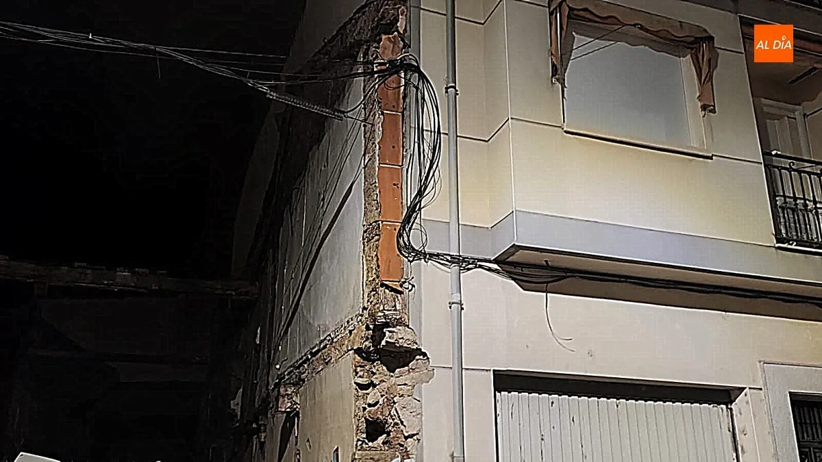 La calle Santa Clara ha quedado cortada al tráfico rodado