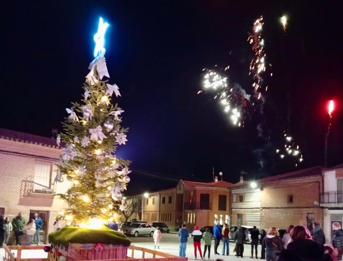 Villoria se reúne para iluminar la Navidad