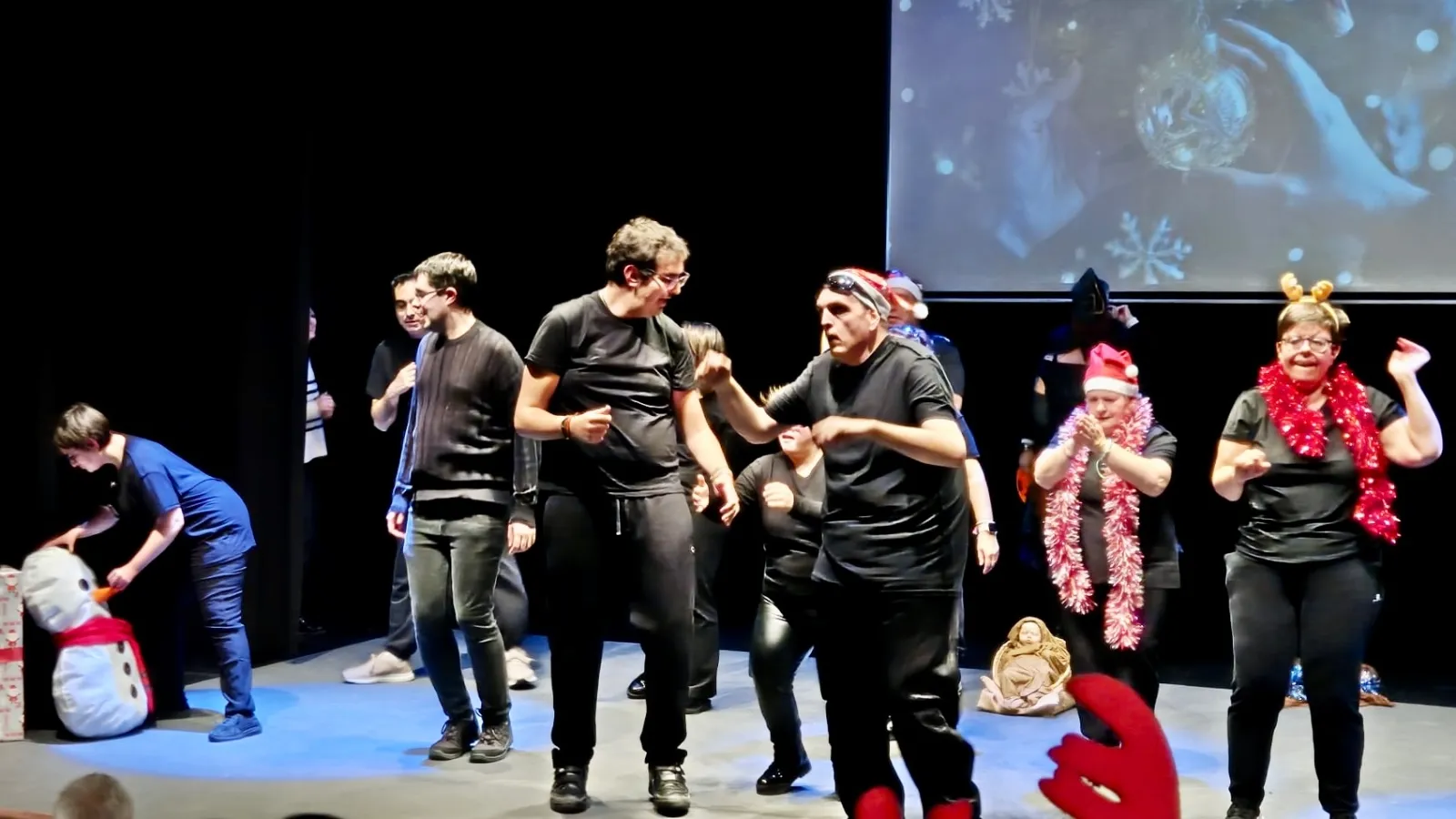 Foto 6 - El grupo Peque&ntilde;ine emociona con su obra &ldquo;Eso que t&uacute; me das&rdquo;, su homenaje a los verdaderos sentimientos de la Navidad