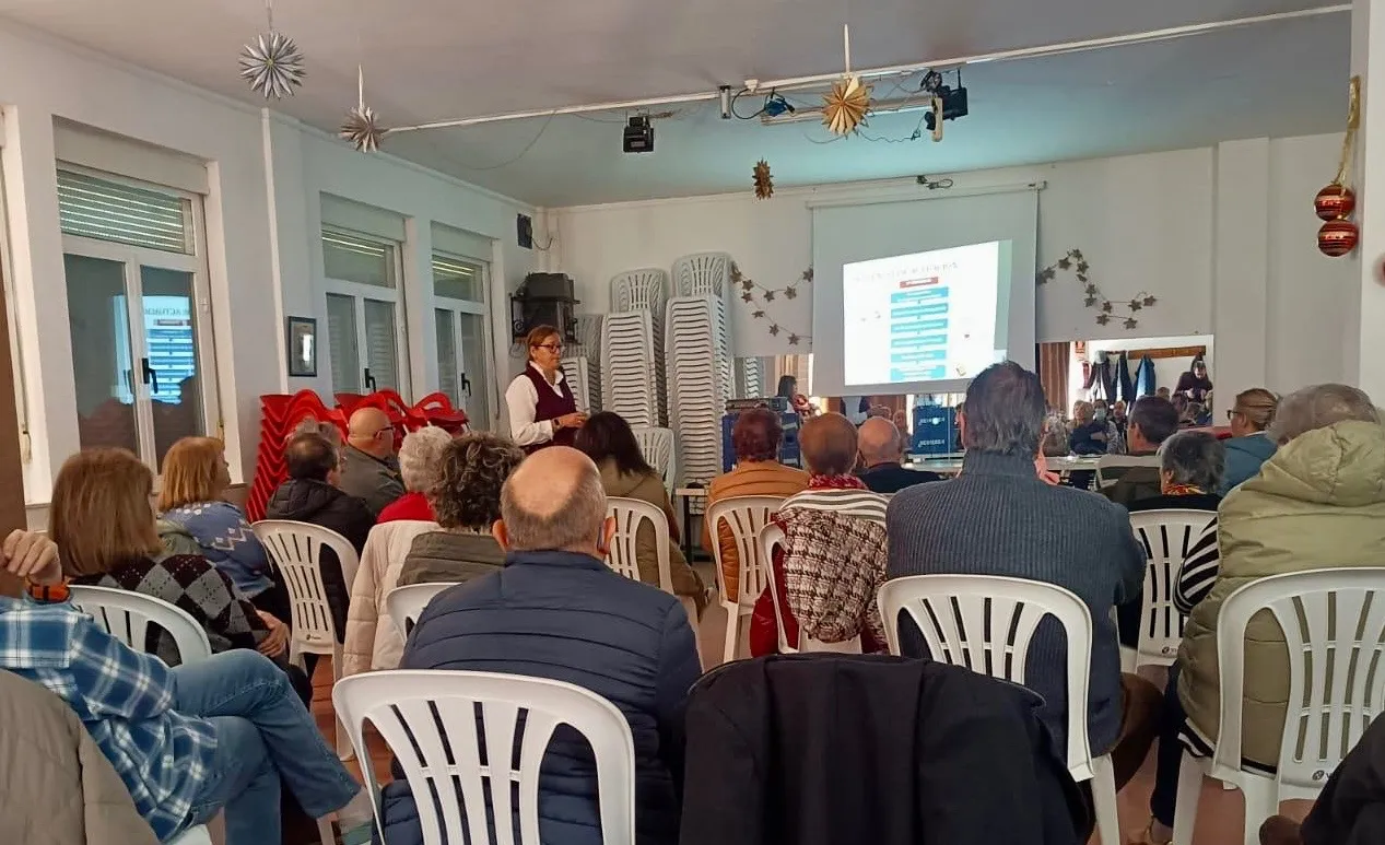 Foto 3 - El Centro de Salud de Pe&ntilde;aranda sigue avanzando en la formaci&oacute;n en primeros auxilios y uso del DEA entre la poblaci&oacute;n