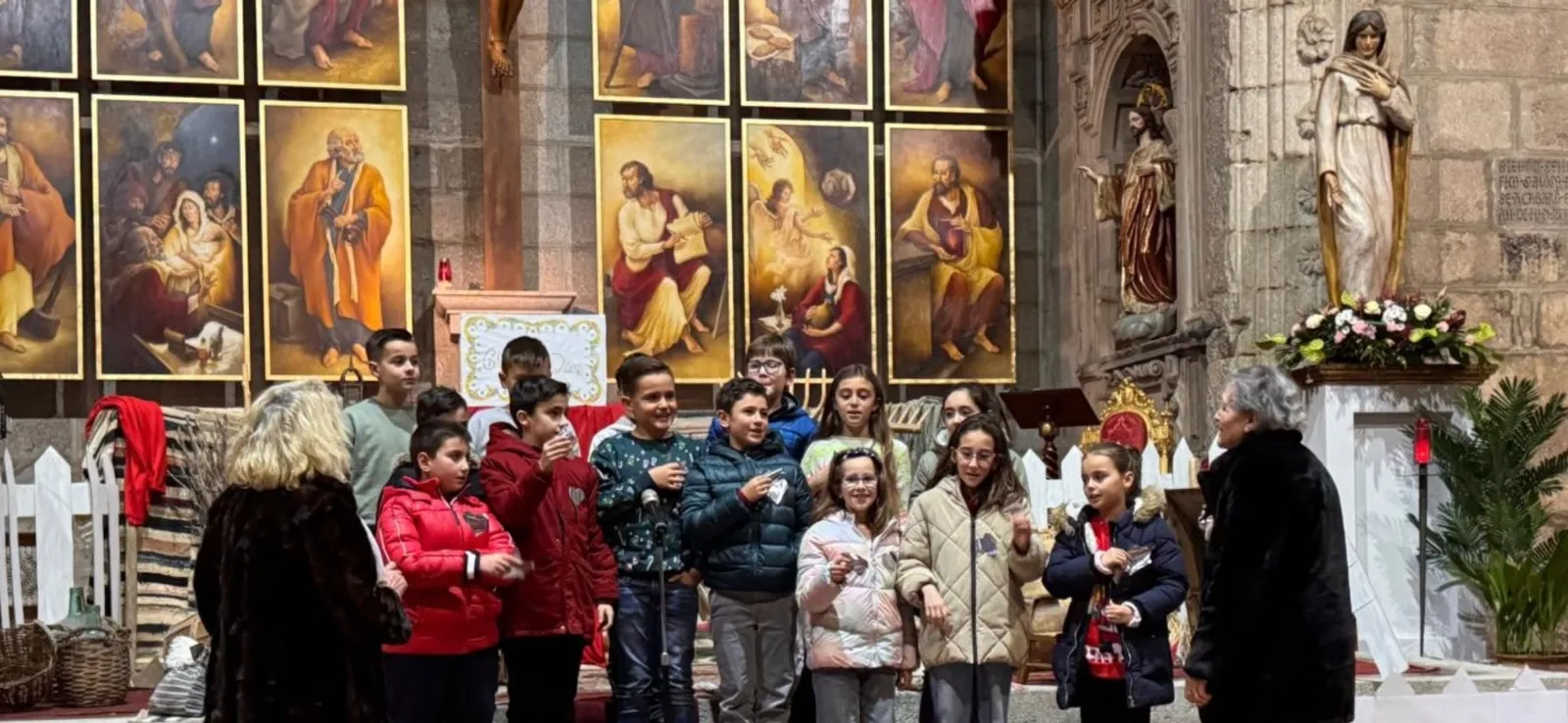 Foto 2 - Villancicos en la parroquia para celebrar la Navidad junto a los peque&ntilde;os de catequesis 
