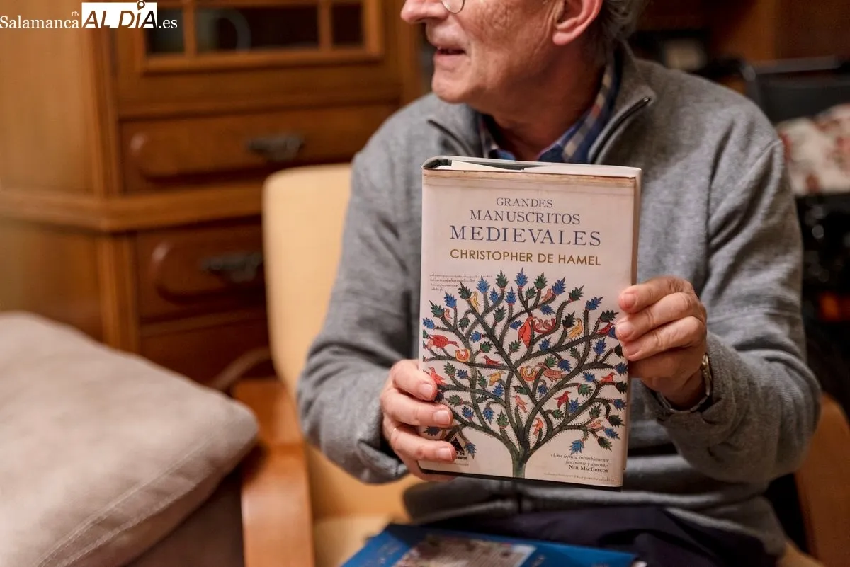 El musicólogo y compositor José María G. Laborda en su casa de Salamanca. Foto de Carmen Borrego
