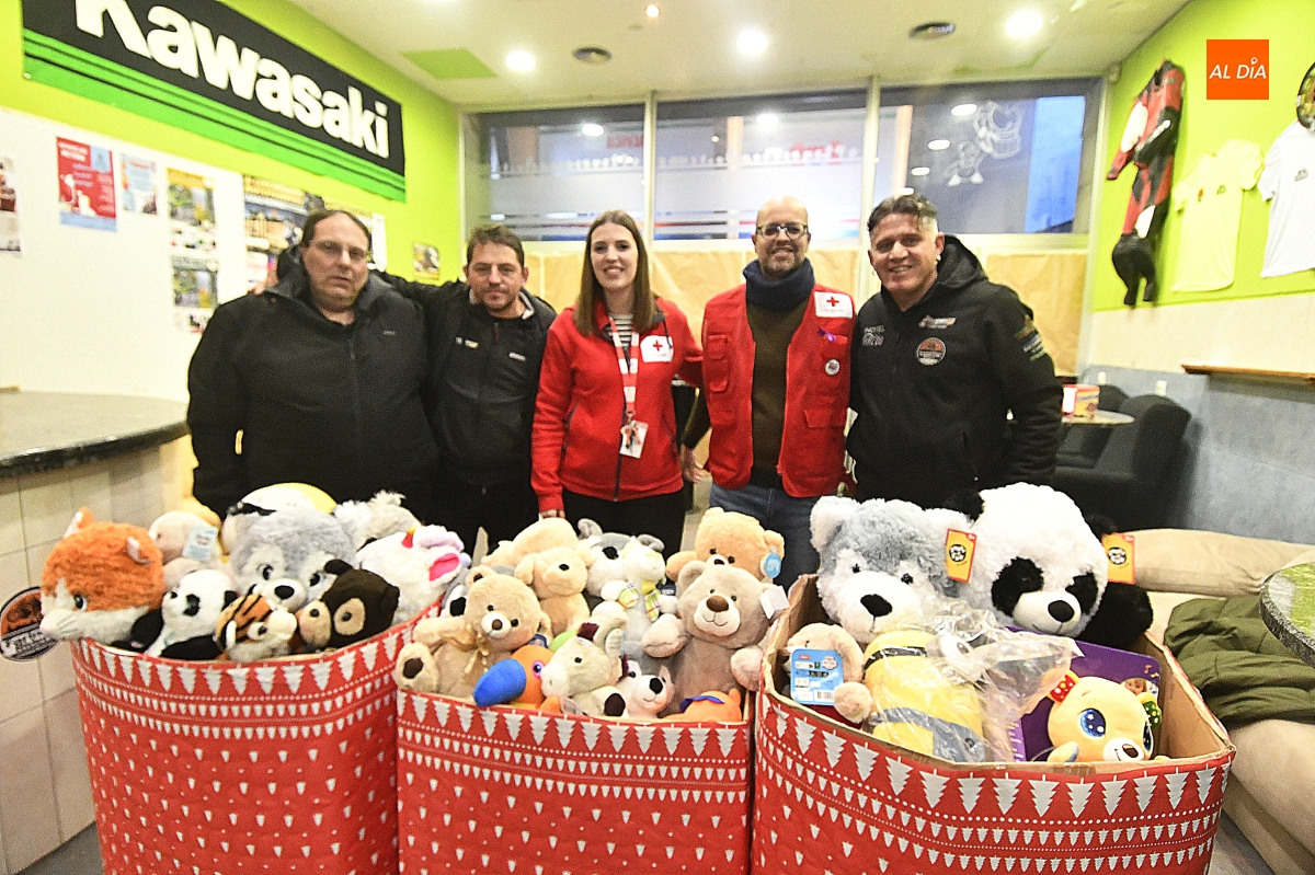 Los clubes moteros de Ciudad Rodrigo entregan 300 peluches a Cruz Roja Ciudad Rodrigo 