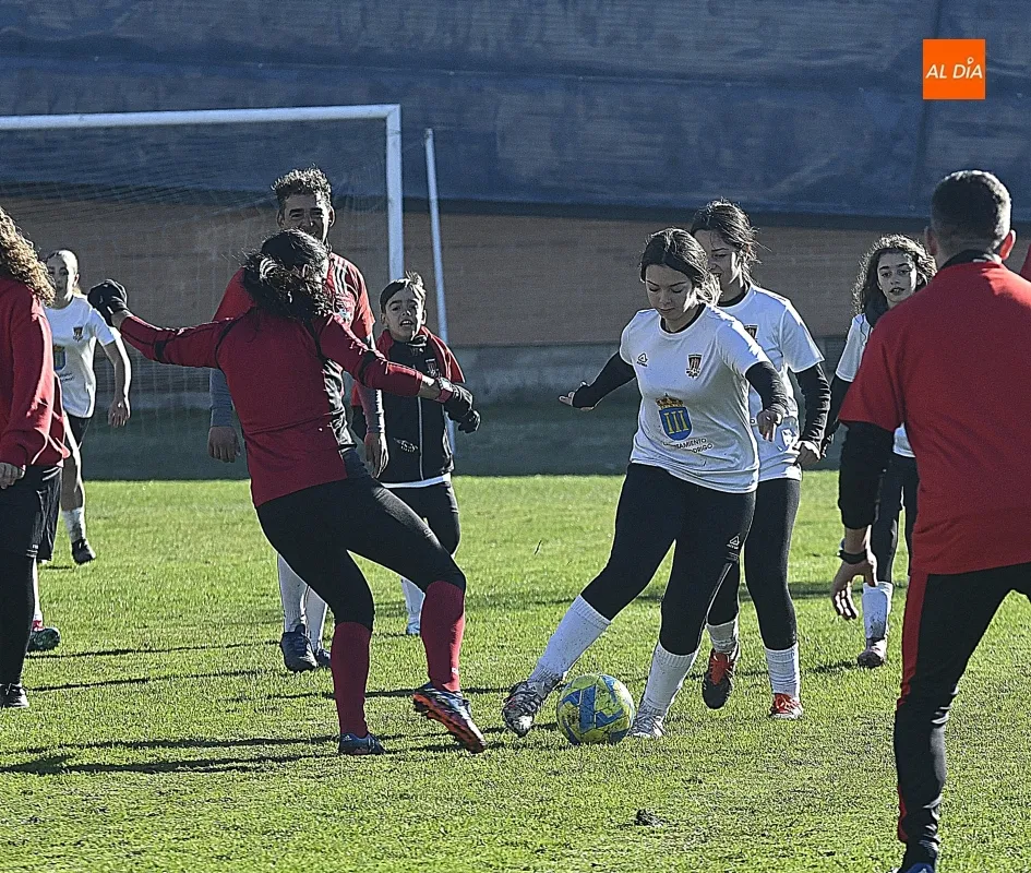 Partido amistoso de Navidad entre padres y madres de las jugadores del CF Ciudad Rodrigo