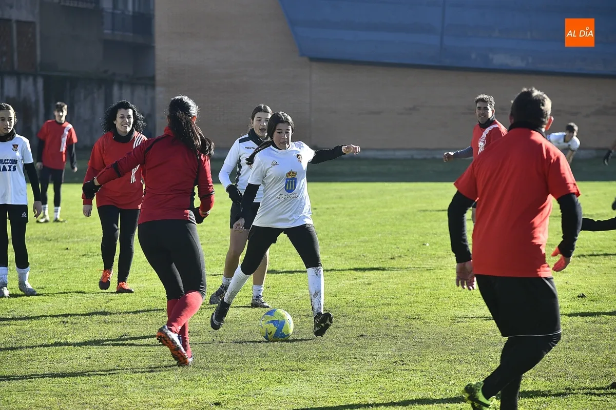 Partido amistoso de Navidad entre padres y madres de las jugadores del CF Ciudad Rodrigo