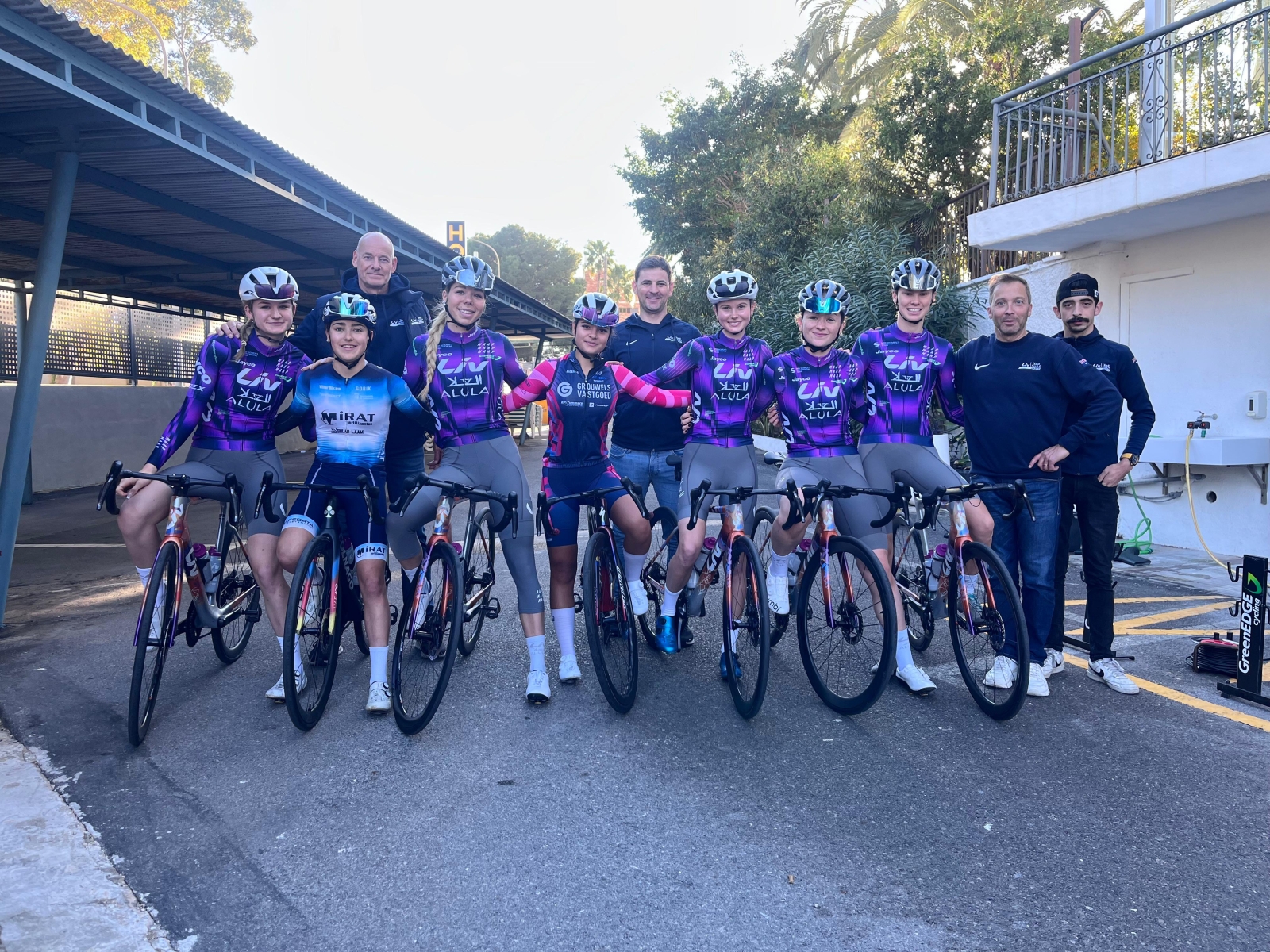 Lidia Castro (Mirat Team) entrena con el Jayco Alula en Dénia