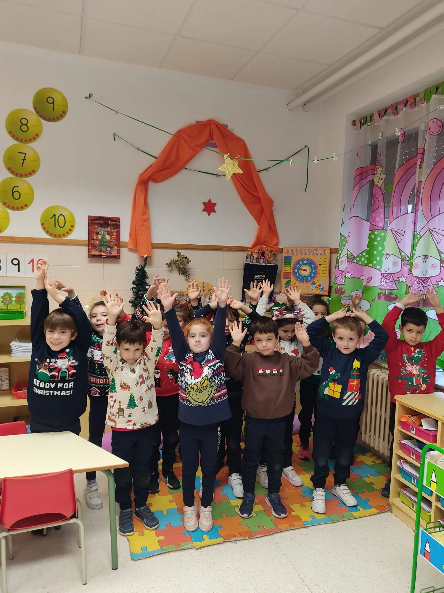 Foto 3 - FOTOS | El Colegio salmantino que se llena de jers&eacute;is navide&ntilde;os y creatividad con el Christmas Jumper Day