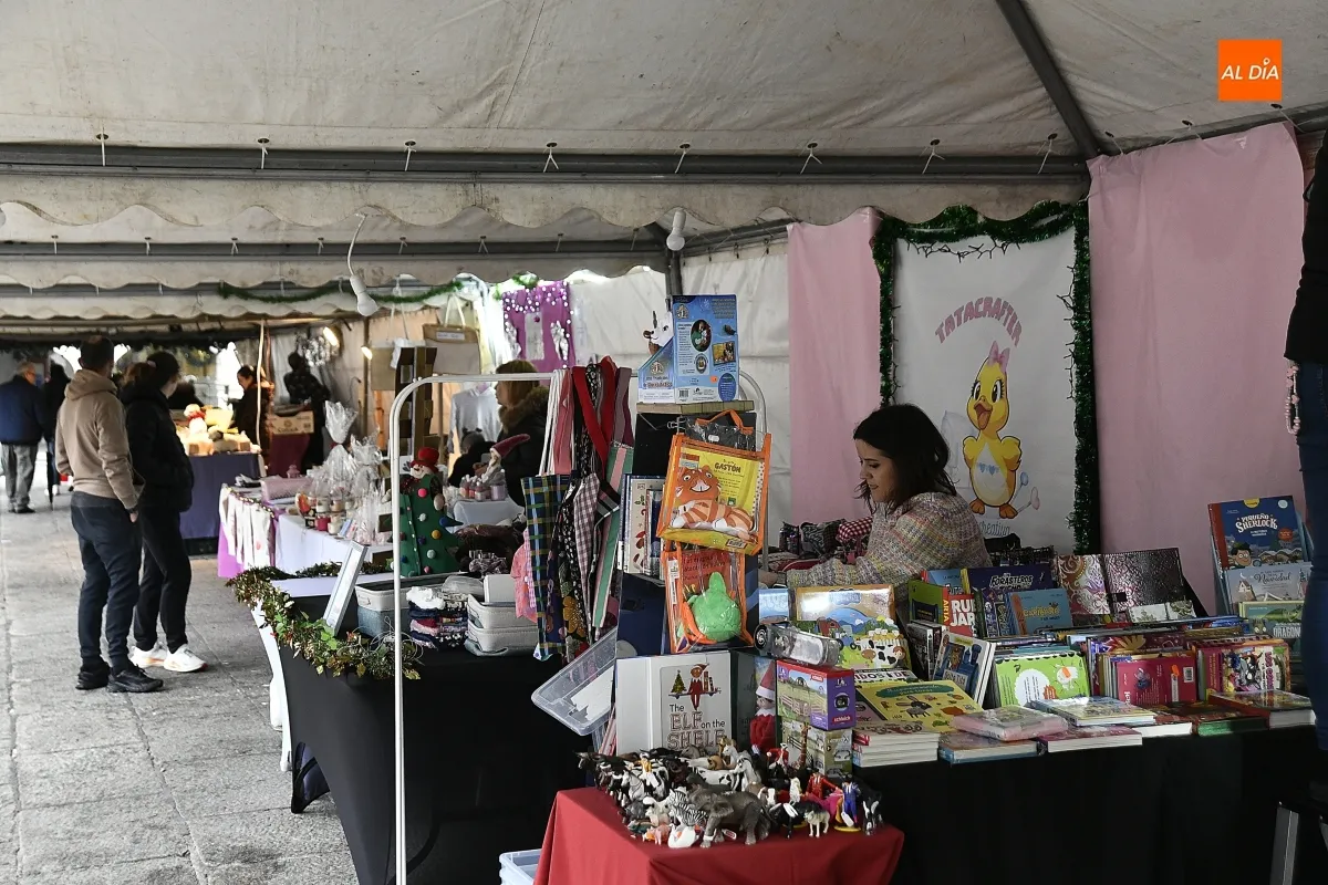 Foto 6 - Arranca el II Mercadillo Navide&ntilde;o en la Plaza del Buen Alcalde bajo la lluvia
