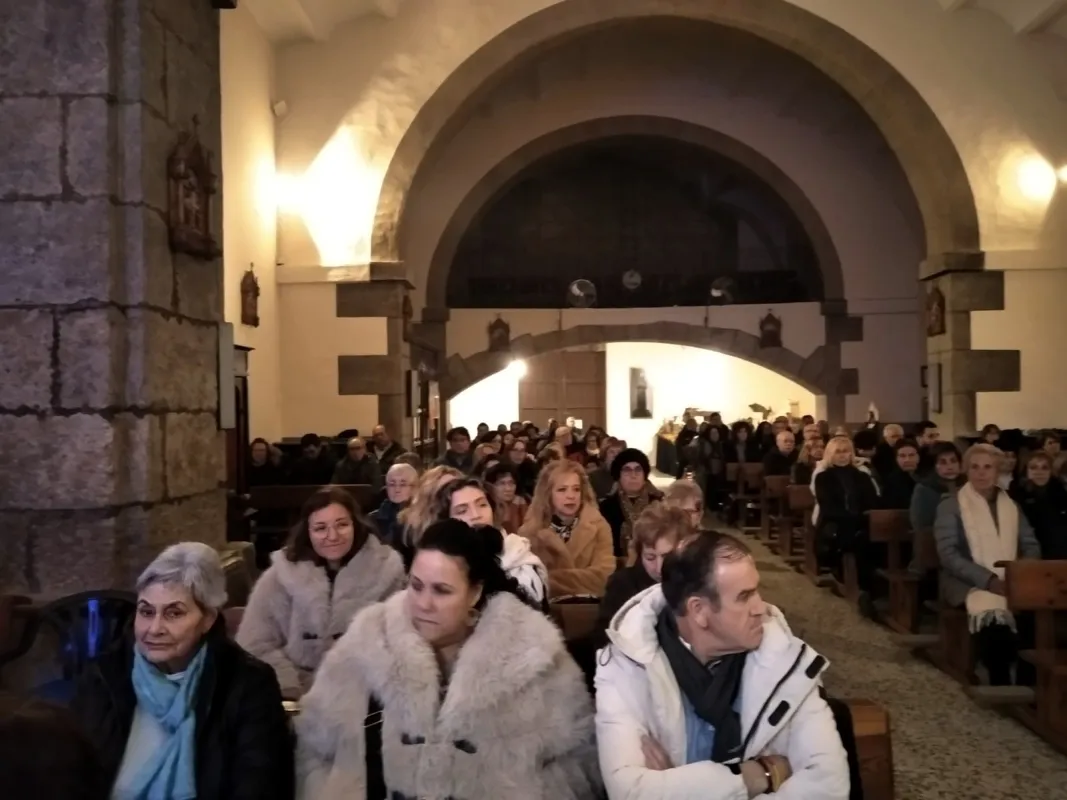 Foto 2 - La Parroquia de San Andr&eacute;s llena su templo para celebrar la Navidad con un Auto sacramental y la Misa de Medianoche