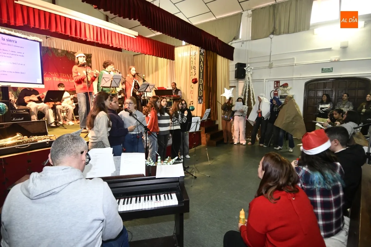 Concierto de Navidad entre alumnos y profesores del IES y el CEIP Miróbriga junto con el AMPA