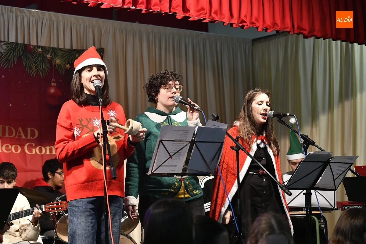 Foto 16 - El IES Fray Diego Tadeo endulza la antesala navide&ntilde;a con m&uacute;sica y chocolate compartidos