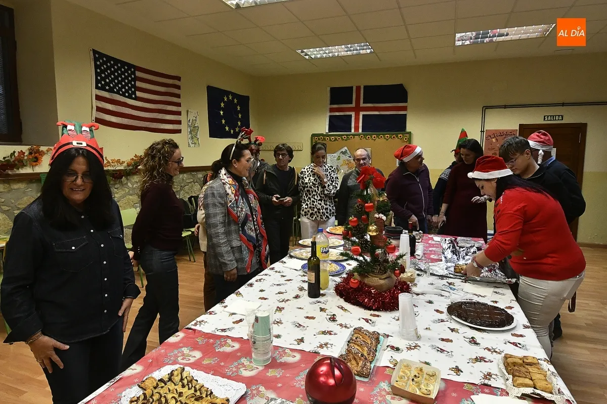 Alunmos de inglés y portugués se reunieron para brindar por la Navidad