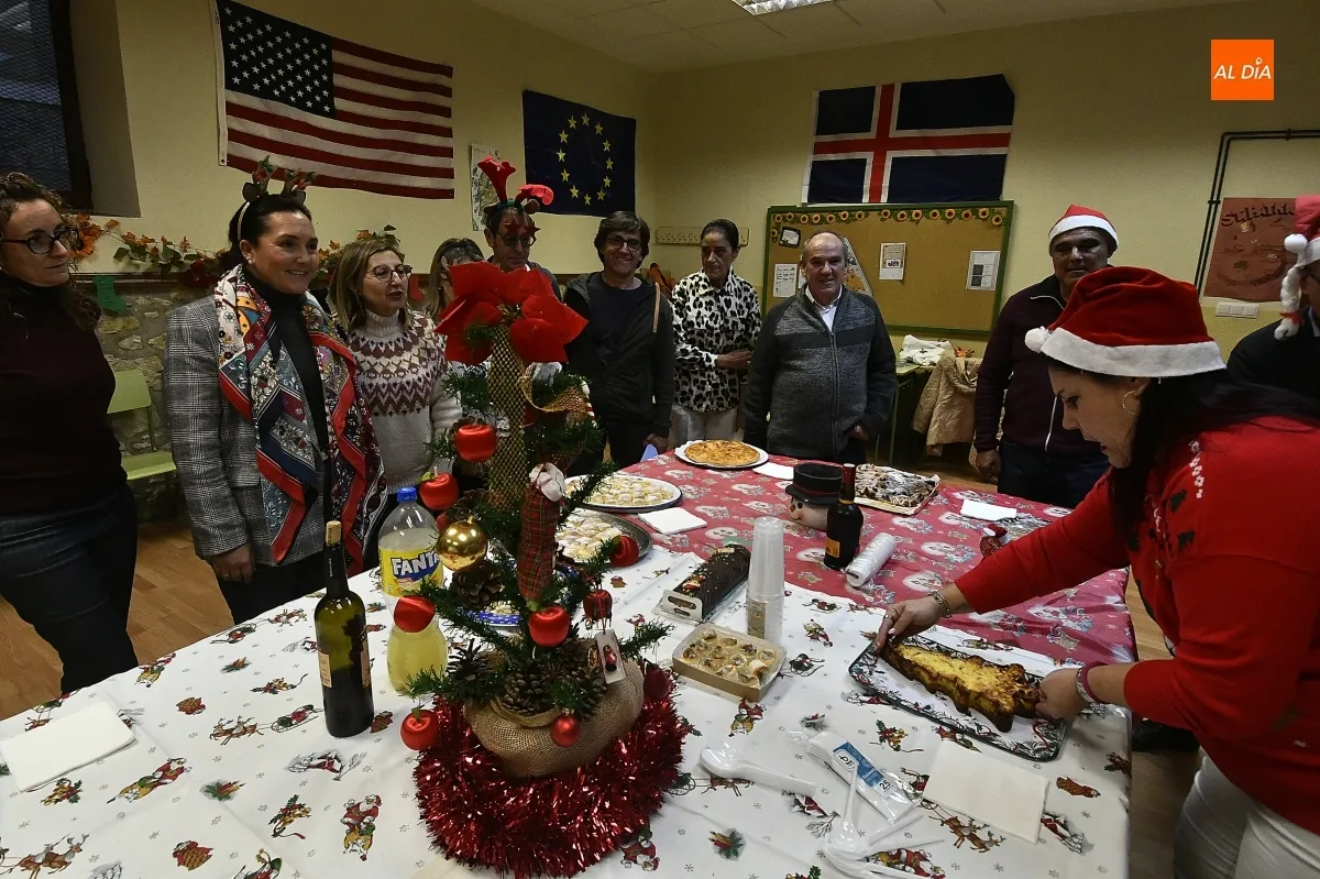 Alunmos de inglés y portugués se reunieron para brindar por la Navidad