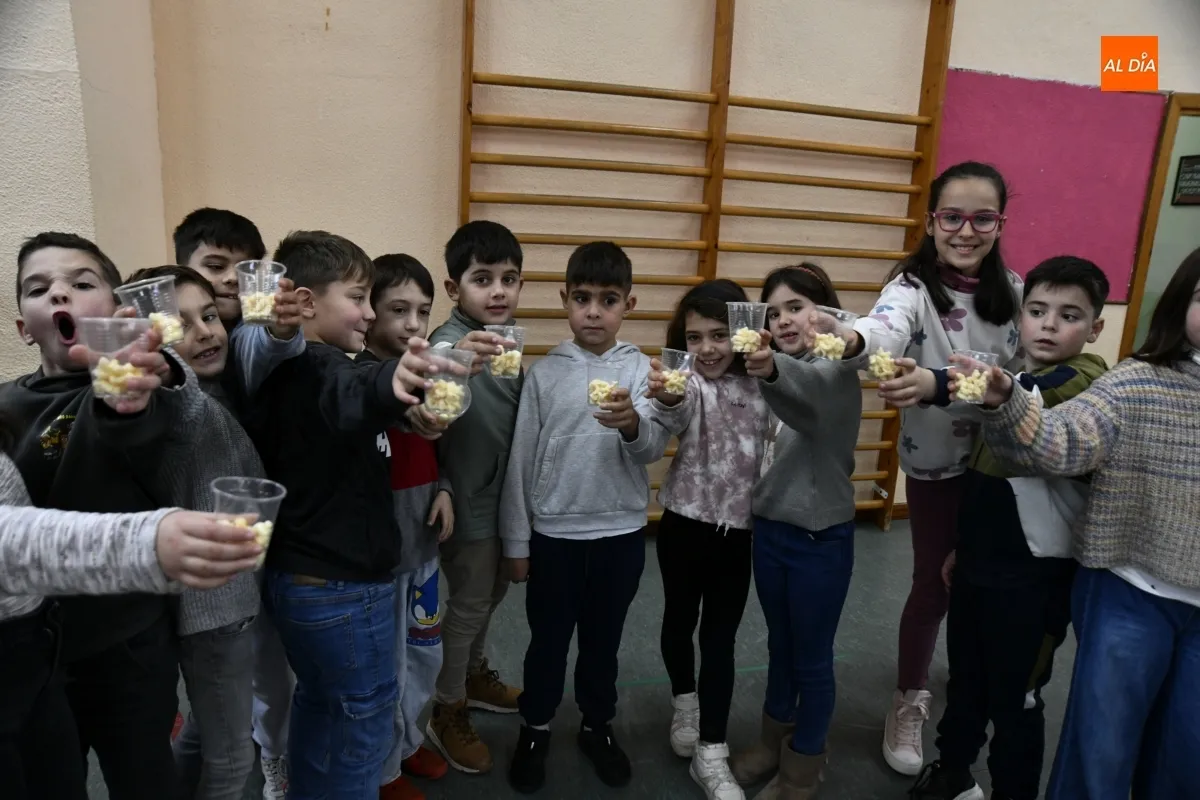El CEIP Miróbriga adelanta la Nochevieja y recibe al 2026 con doce palomitas