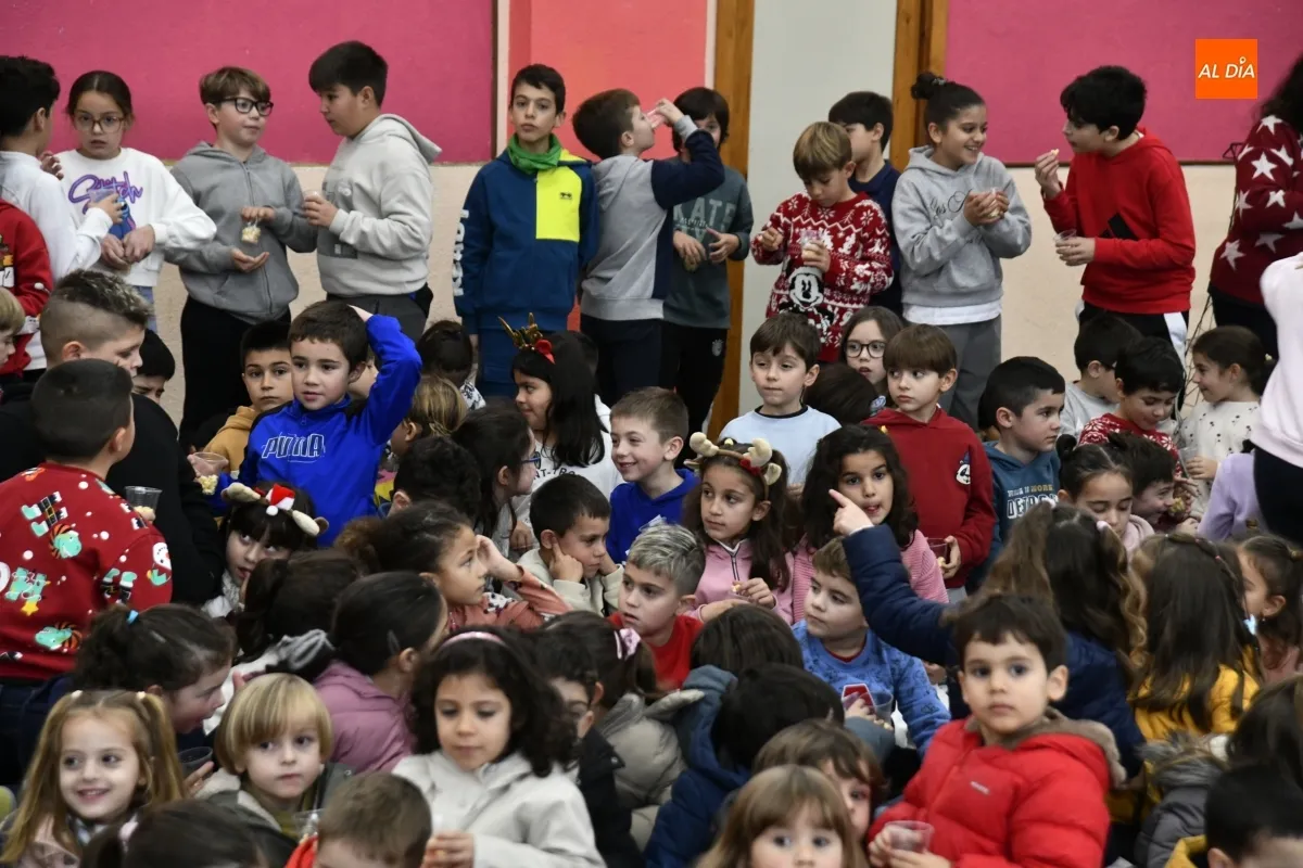 El CEIP Miróbriga adelanta la Nochevieja y recibe al 2026 con doce palomitas