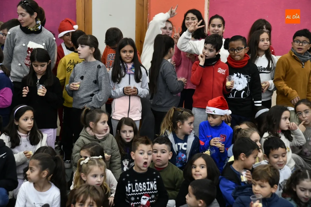 El CEIP Miróbriga adelanta la Nochevieja y recibe al 2026 con doce palomitas
