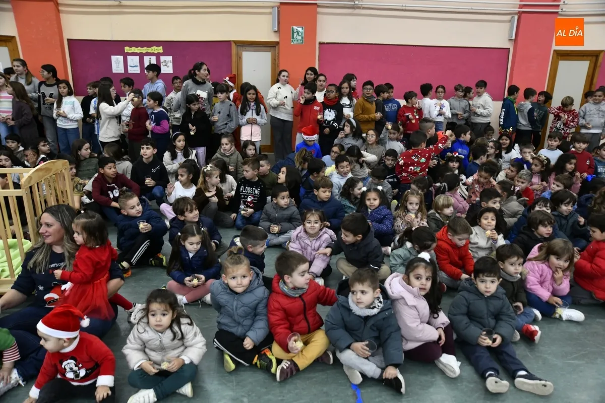 El CEIP Miróbriga adelanta la Nochevieja y recibe al 2026 con doce palomitas