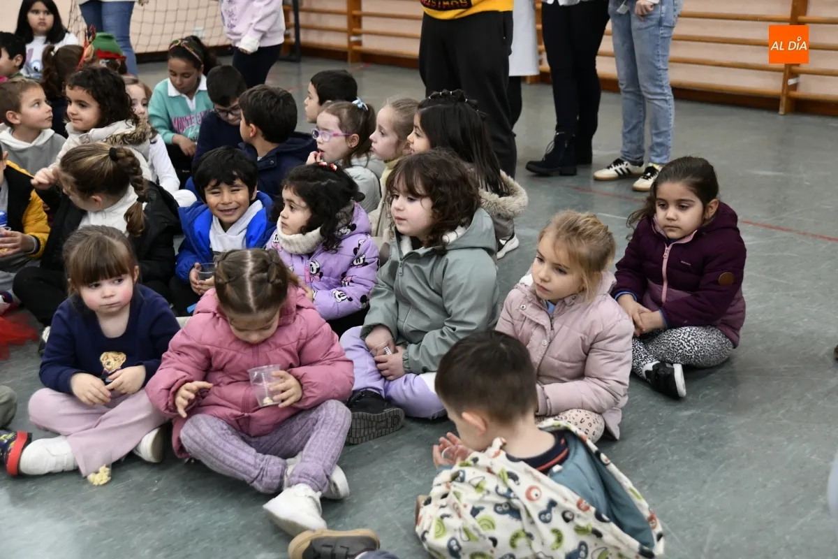 El CEIP Miróbriga adelanta la Nochevieja y recibe al 2026 con doce palomitas