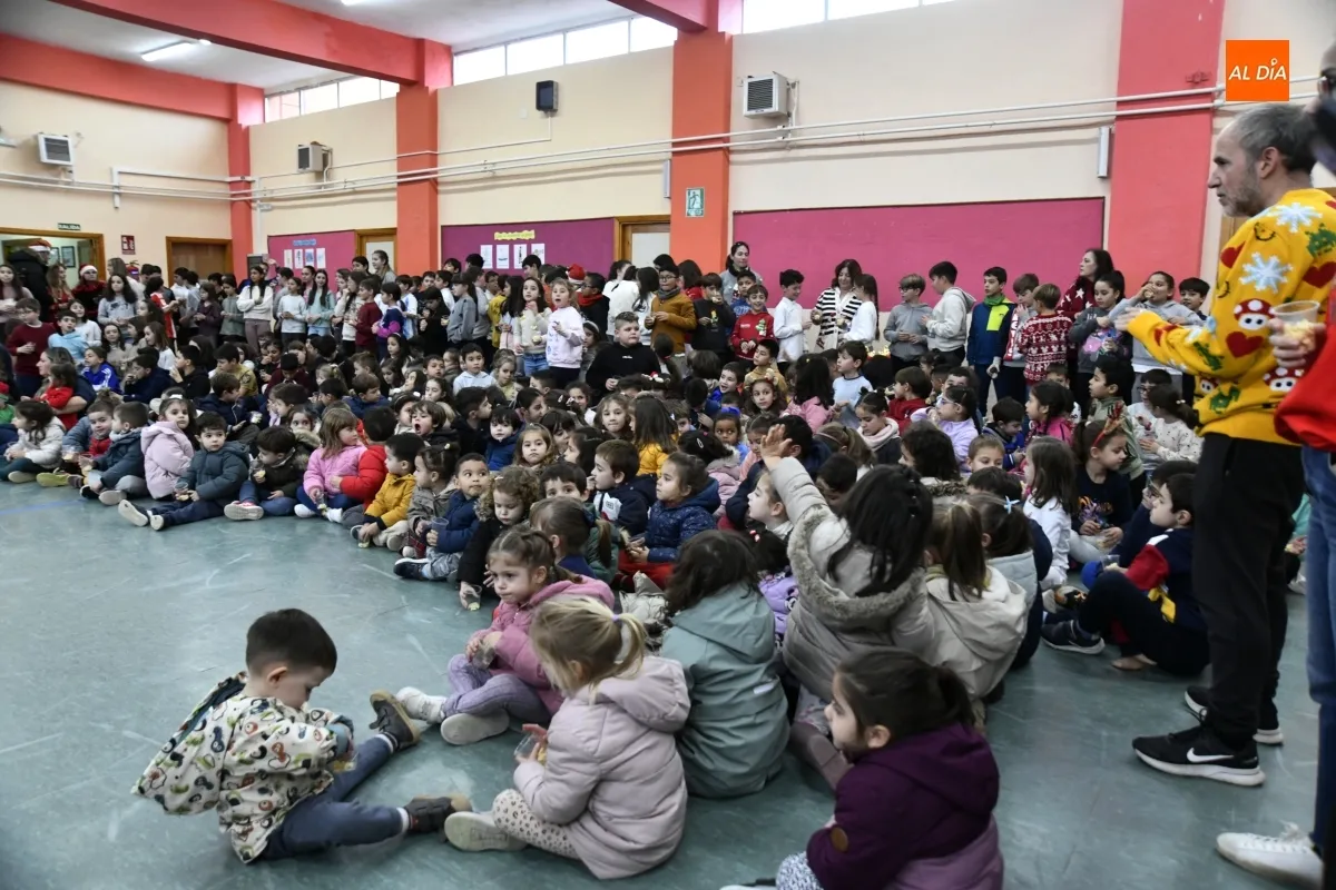 El CEIP Miróbriga adelanta la Nochevieja y recibe al 2026 con doce palomitas
