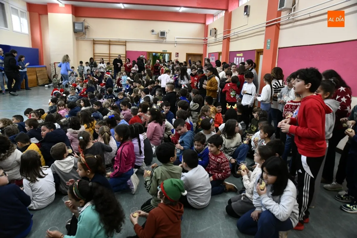 El CEIP Miróbriga adelanta la Nochevieja y recibe al 2026 con doce palomitas