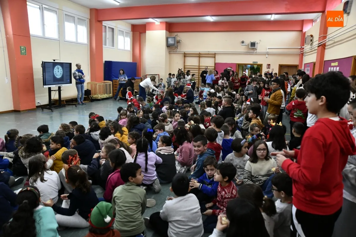 El CEIP Miróbriga adelanta la Nochevieja y recibe al 2026 con doce palomitas