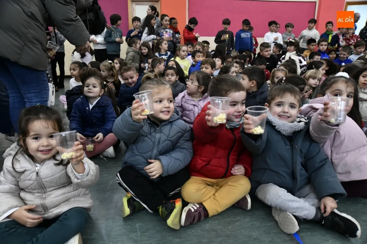 El CEIP Miróbriga adelanta la Nochevieja y recibe al 2026 con doce palomitas
