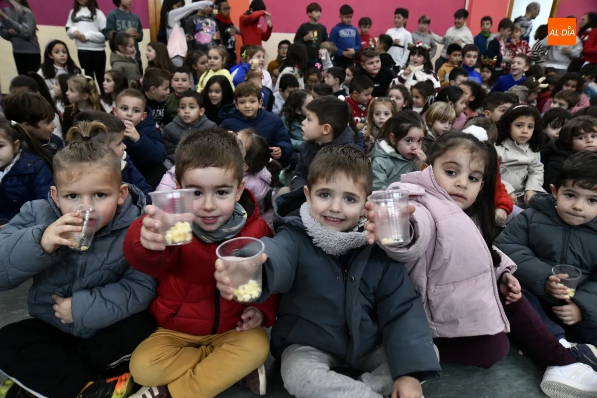El CEIP Miróbriga adelanta la Nochevieja y recibe al 2026 con doce palomitas