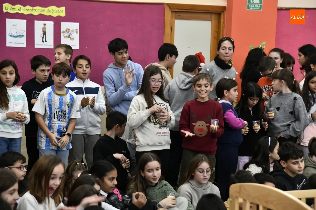 El CEIP Miróbriga adelanta la Nochevieja y recibe al 2026 con doce palomitas