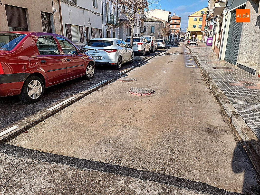 Crece la inquietud vecinal en la calle Cárcabas ante la demora del asfaltado