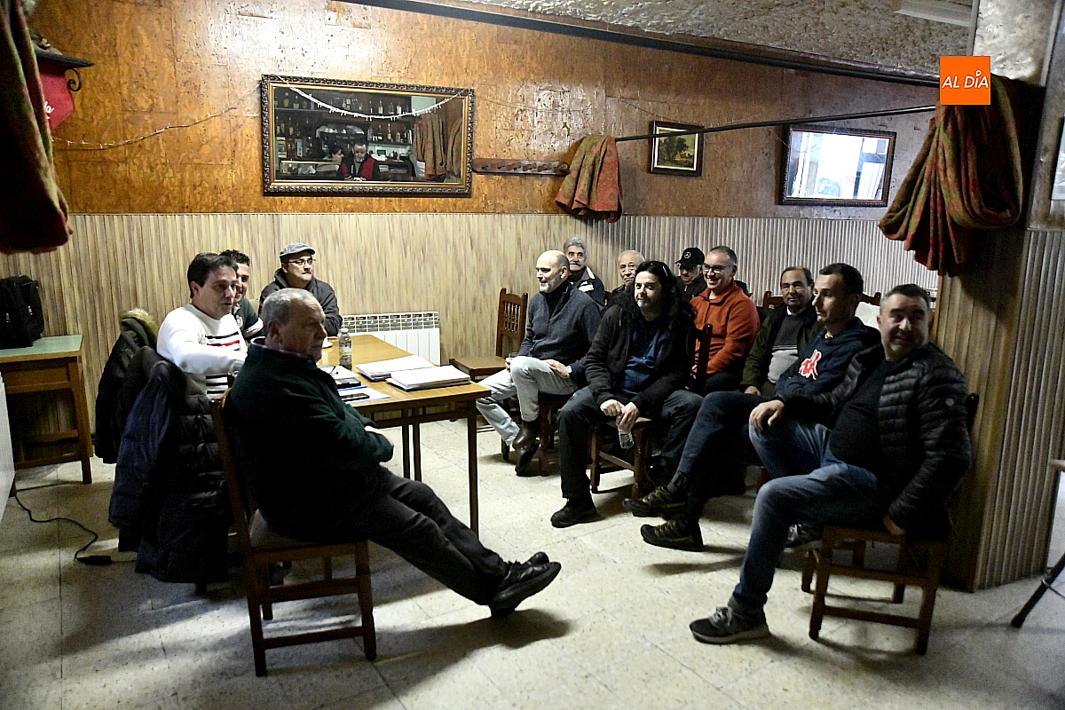 Pescadores del Águeda contra la normativa de la tenca