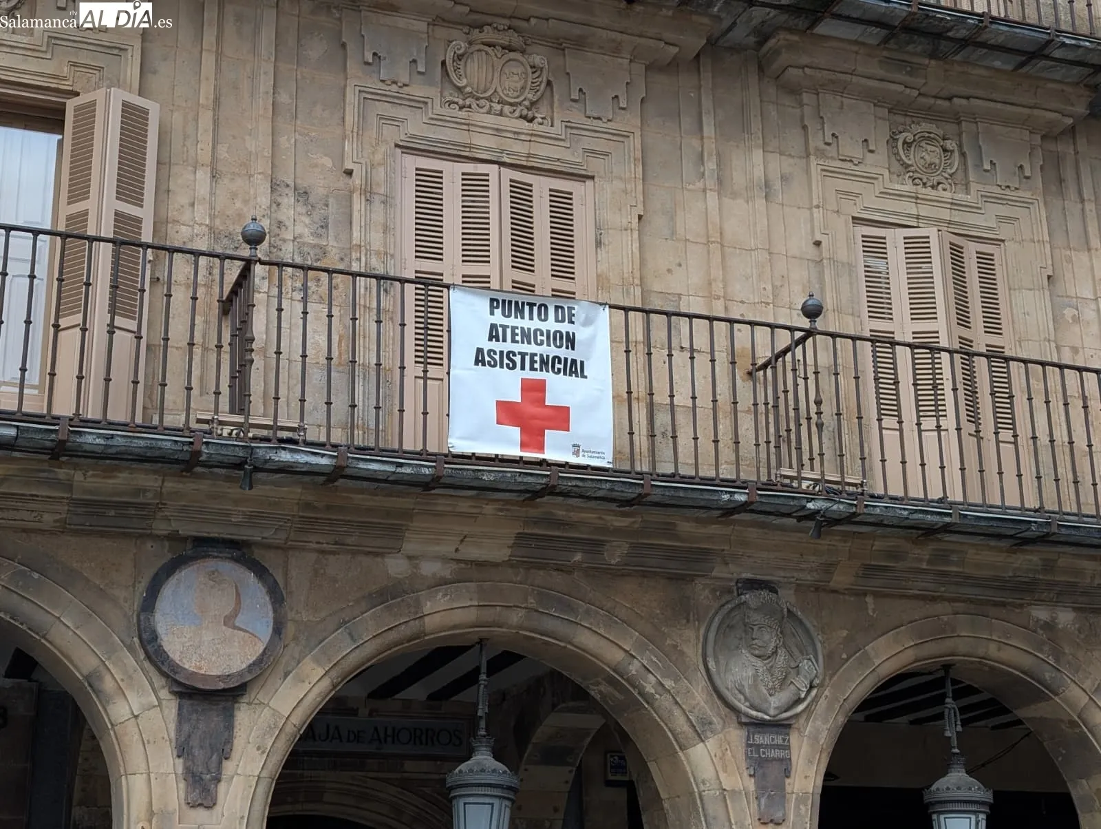 La Plaza Mayor se transforma para recibir a 30.000 jóvenes en el Fin de Año Universitario. Foto de David Sañudo