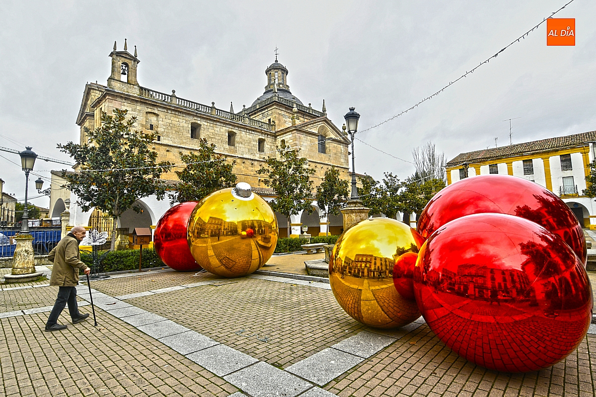 Navidad Ciudad Rodrigo: bolas gigantes y encendido de luces
