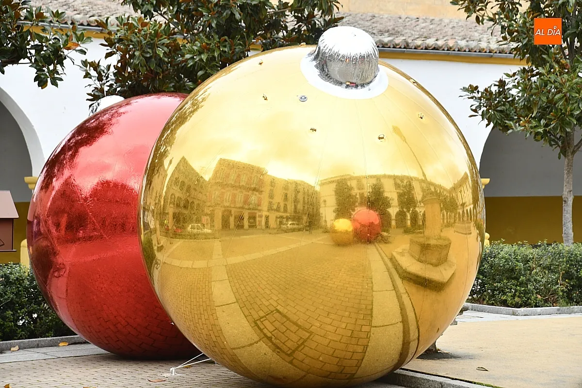 Las bolas de Navidad Gigantes es la principal novedad en la decoración de este año