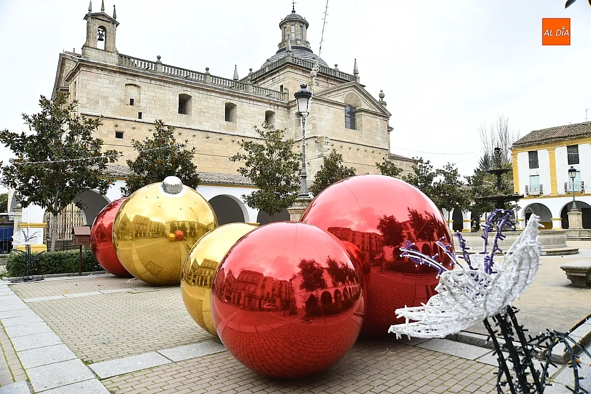 Las bolas de Navidad Gigantes es la principal novedad en la decoración de este año