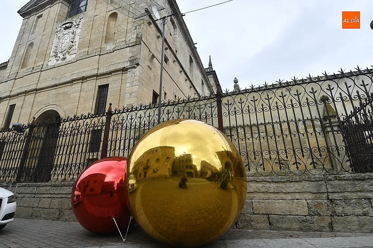 Las bolas de Navidad Gigantes es la principal novedad en la decoración de este año