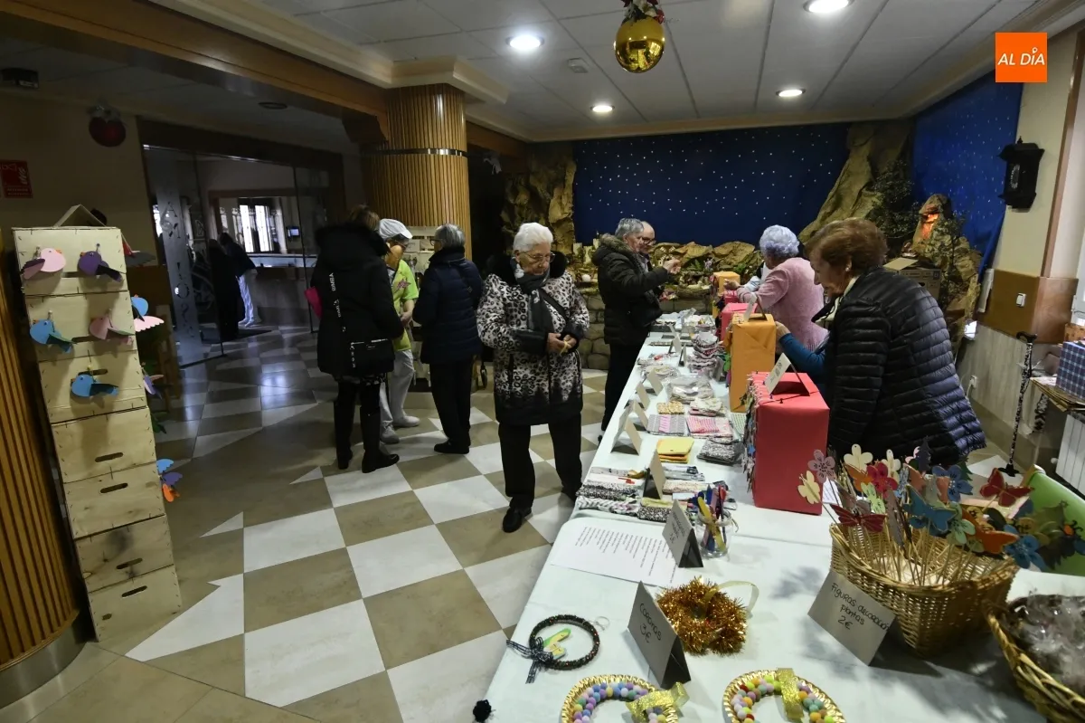 Mercadillo solidario en Residencia San José