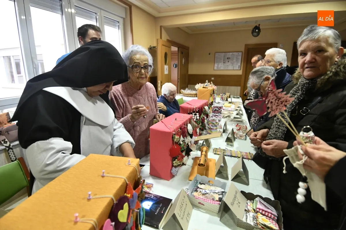 Mercadillo solidario en Residencia San José