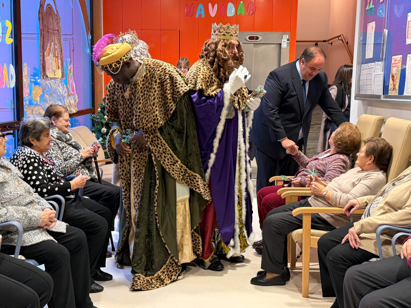 Visita de los Reyes Magos a los mayores de Guijuelo