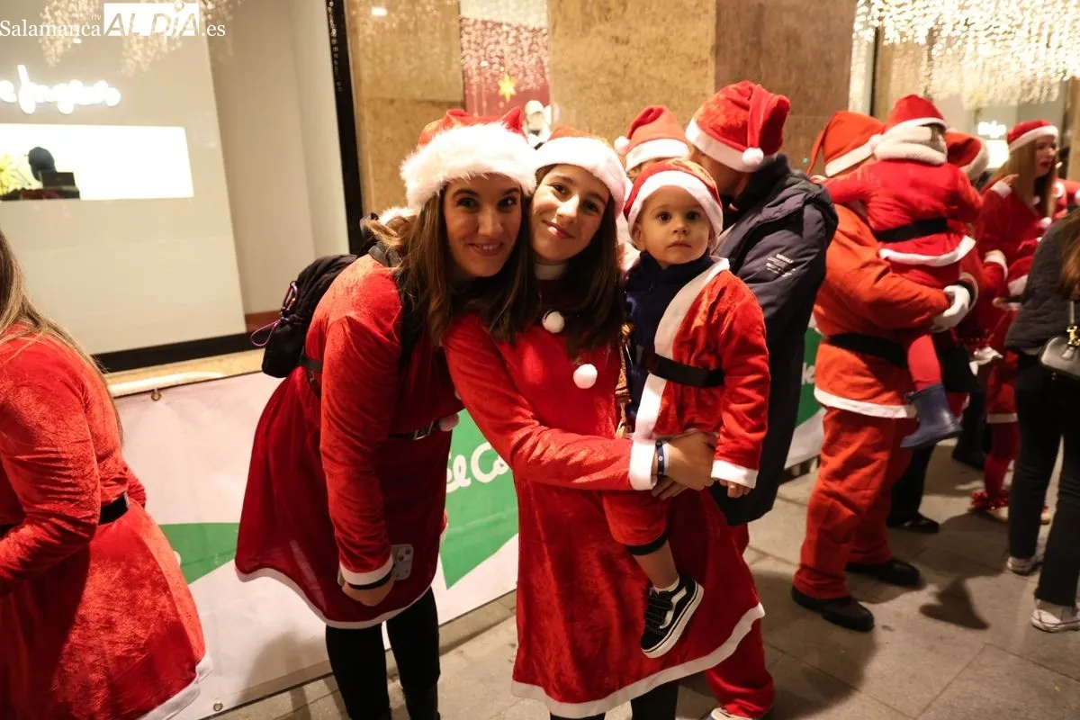 Papá Noel llega a El Corte Inglés de Salamanca para recoger las cartas de los más pequeños | FOTOS: David Sañudo 