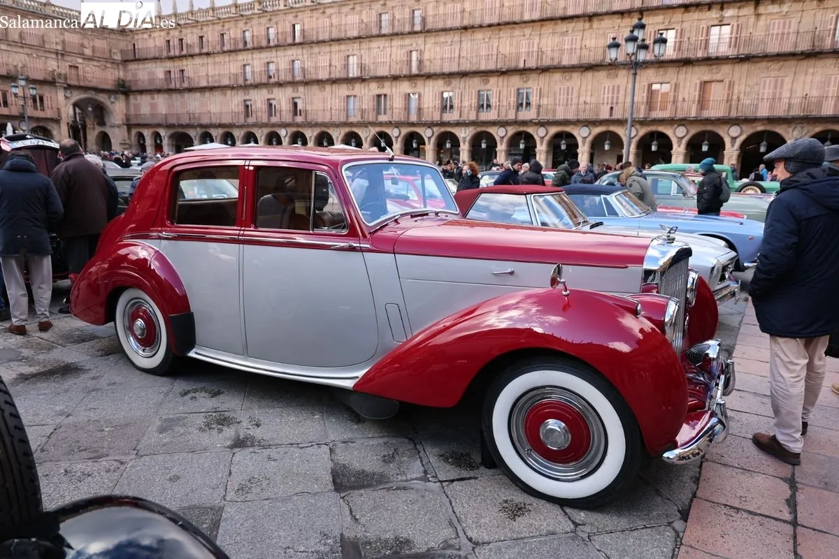 El Día del Guardia Urbano regresa a Salamanca con una gran caravana de vehículos históricos | FOTOS: David Sañudo 