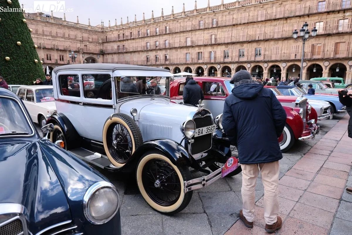El Día del Guardia Urbano regresa a Salamanca con una gran caravana de vehículos históricos | FOTOS: David Sañudo 