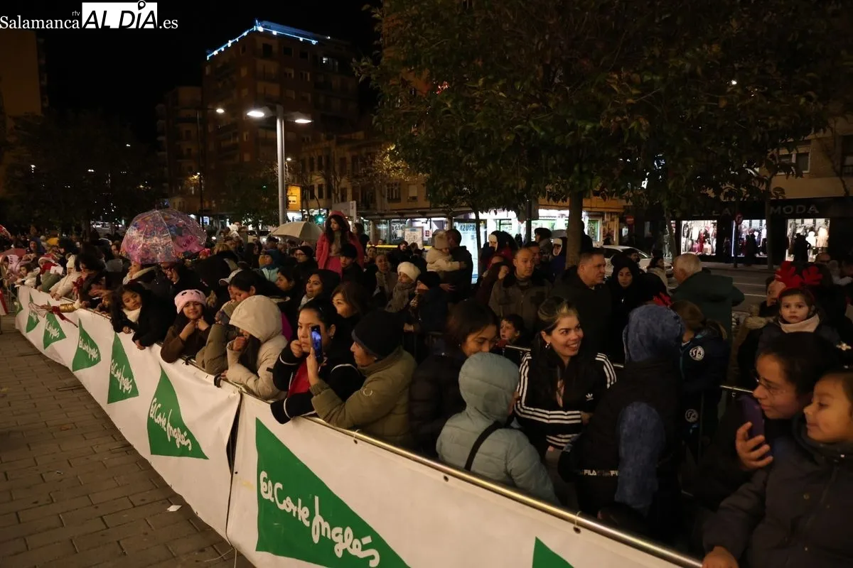 Papá Noel llega a El Corte Inglés de Salamanca para recoger las cartas de los más pequeños | FOTOS: David Sañudo 