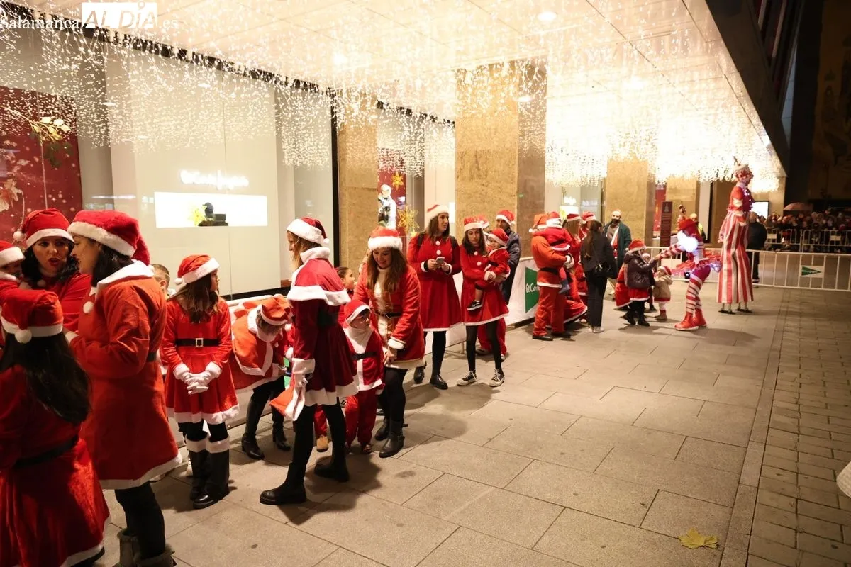 Papá Noel llega a El Corte Inglés de Salamanca para recoger las cartas de los más pequeños | FOTOS: David Sañudo 