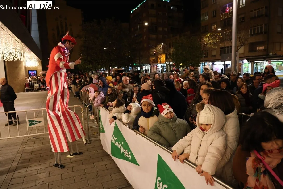 Papá Noel llega a El Corte Inglés de Salamanca para recoger las cartas de los más pequeños | FOTOS: David Sañudo 