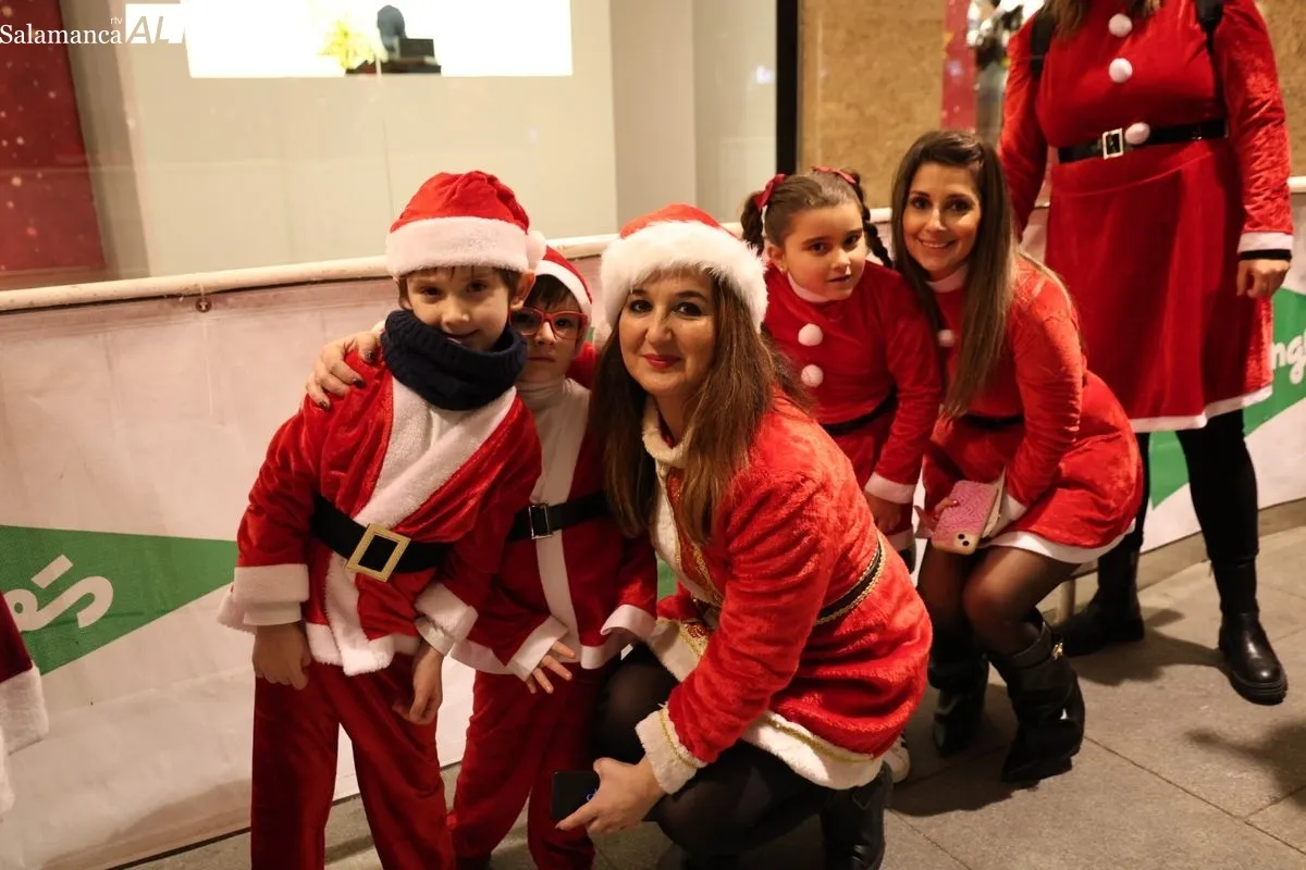 Papá Noel llega a El Corte Inglés de Salamanca para recoger las cartas de los más pequeños | FOTOS: David Sañudo 