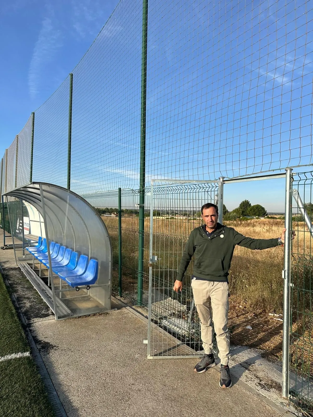 Foto 2 - Al menos una empresa opta a la instalaci&oacute;n de las nuevas gradas del campo de f&uacute;tbol del Salinar en Villamayor