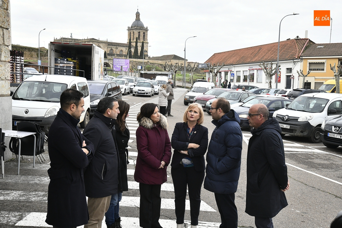 Visita institucional para conocer las obras del Mercado de Abastos financiadas por la Junta