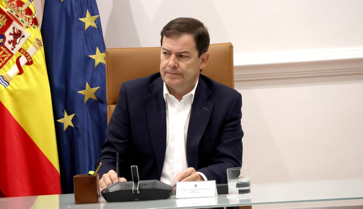 Mañueco abre la puerta a mantener el operativo de incendios durante todo el año en Castilla y León