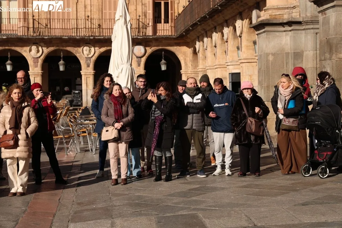 Actos del Colegio Divino Maestro con motivo del Día Escolar de la No Violencia y la Paz, que se han celebrado en la Plaza Mayor. Foto de David Sañudo