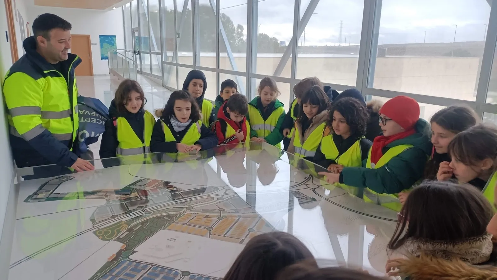 Foto 3 - Los alumnos del Colegio Antonio Machado aprenden, disfrutan y se divierten en MercaSalamanca (Fotos)